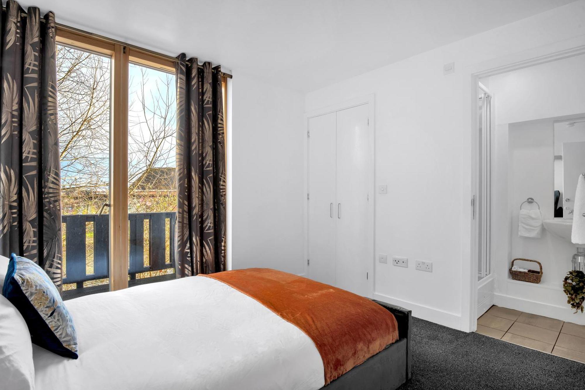Luxury Waterfront Property With Free Parking Coventry Extérieur photo