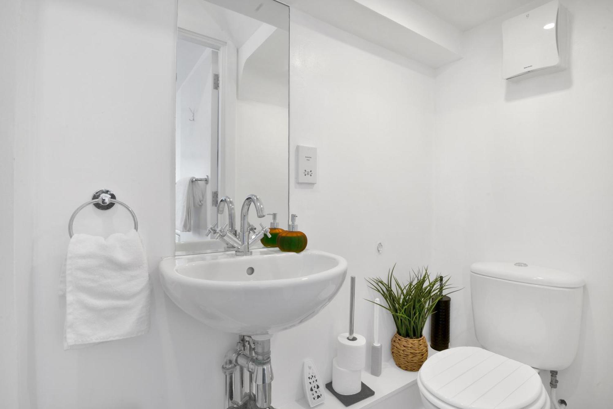 Luxury Waterfront Property With Free Parking Coventry Extérieur photo